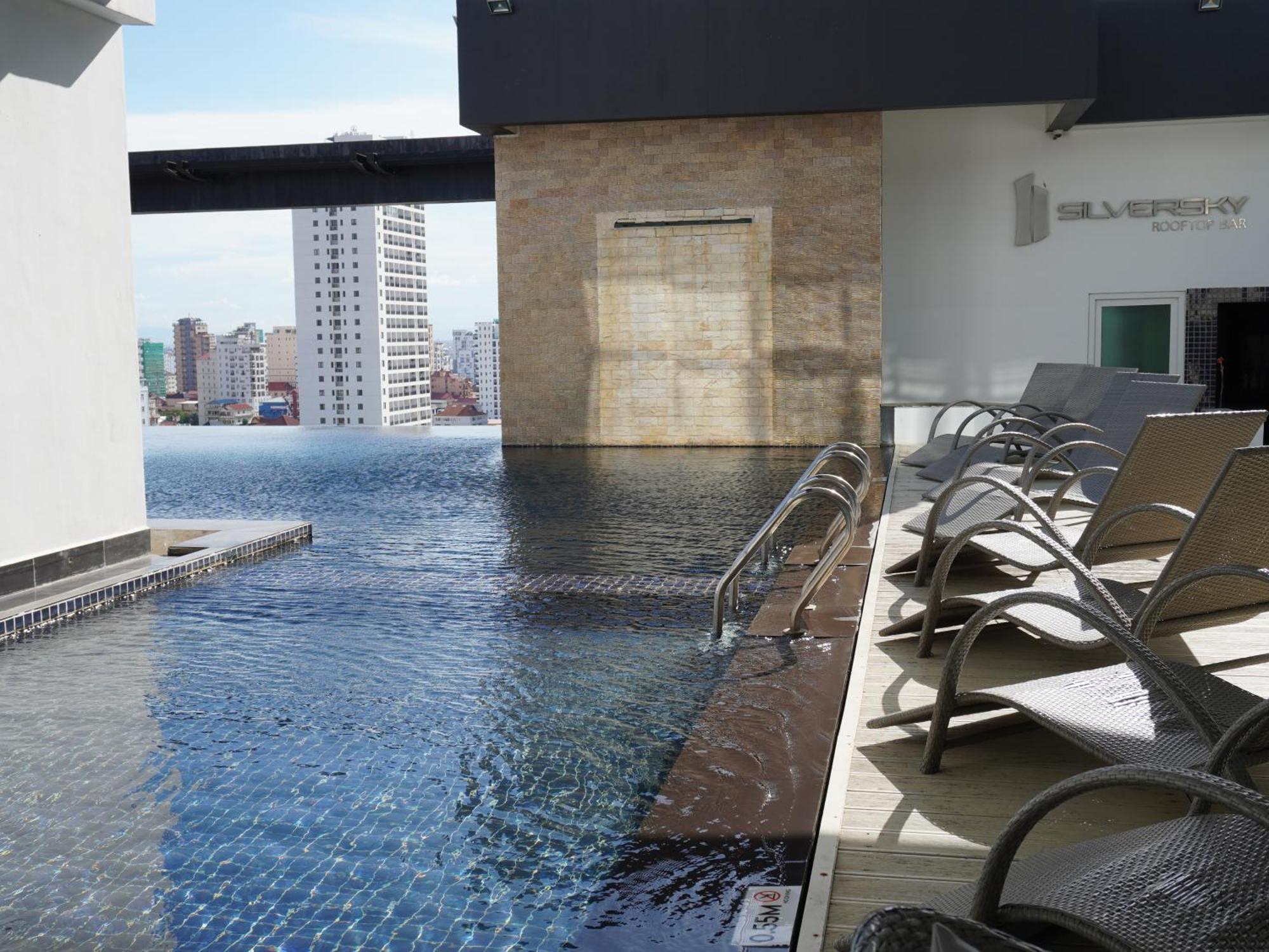 Naki Suites @ Silvertown Phnom Penh Exterior foto